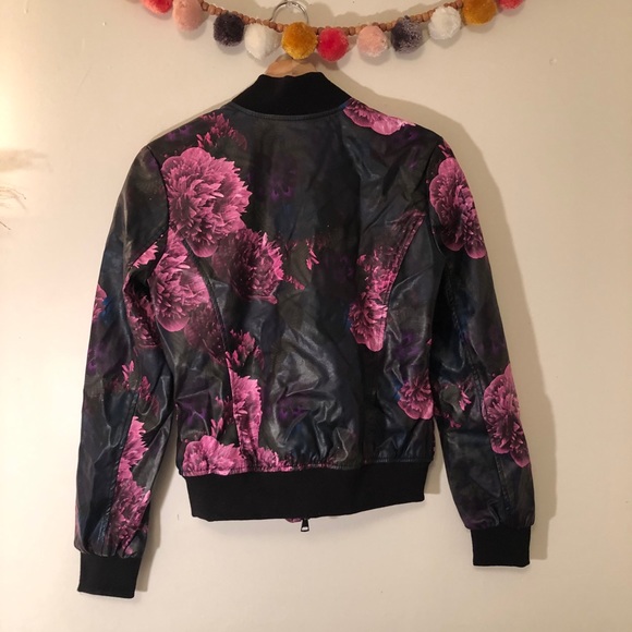 Kate & Mallory Floral Jacket - Picture 6 of 6